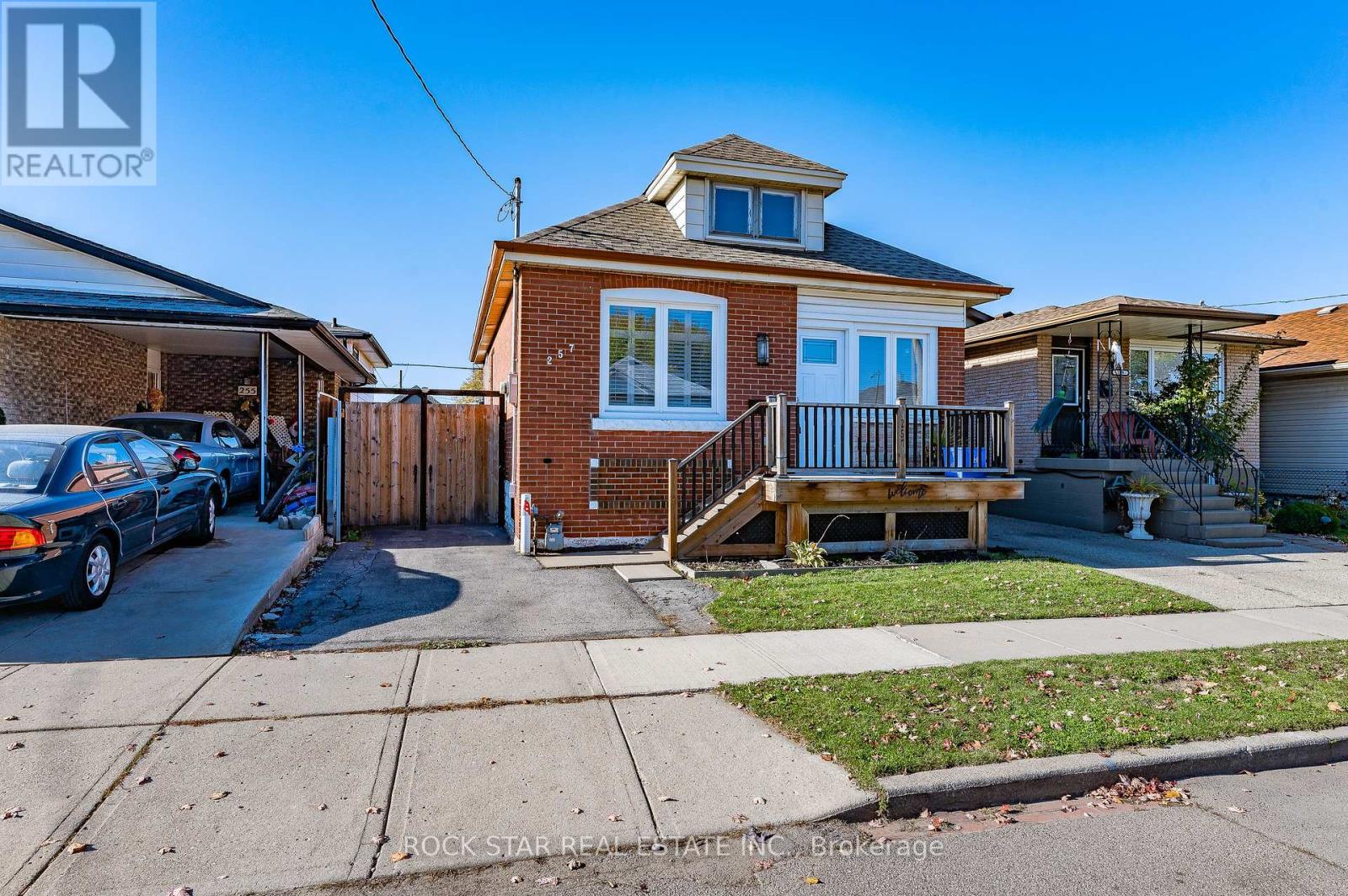 257 TRAGINA AVENUE N Property Photo 1