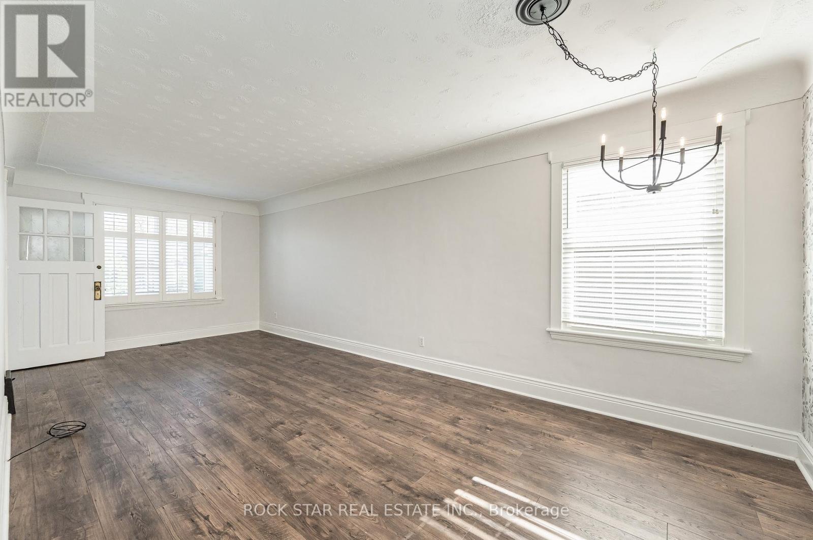 257 Tragina Avenue N Property Photo 4