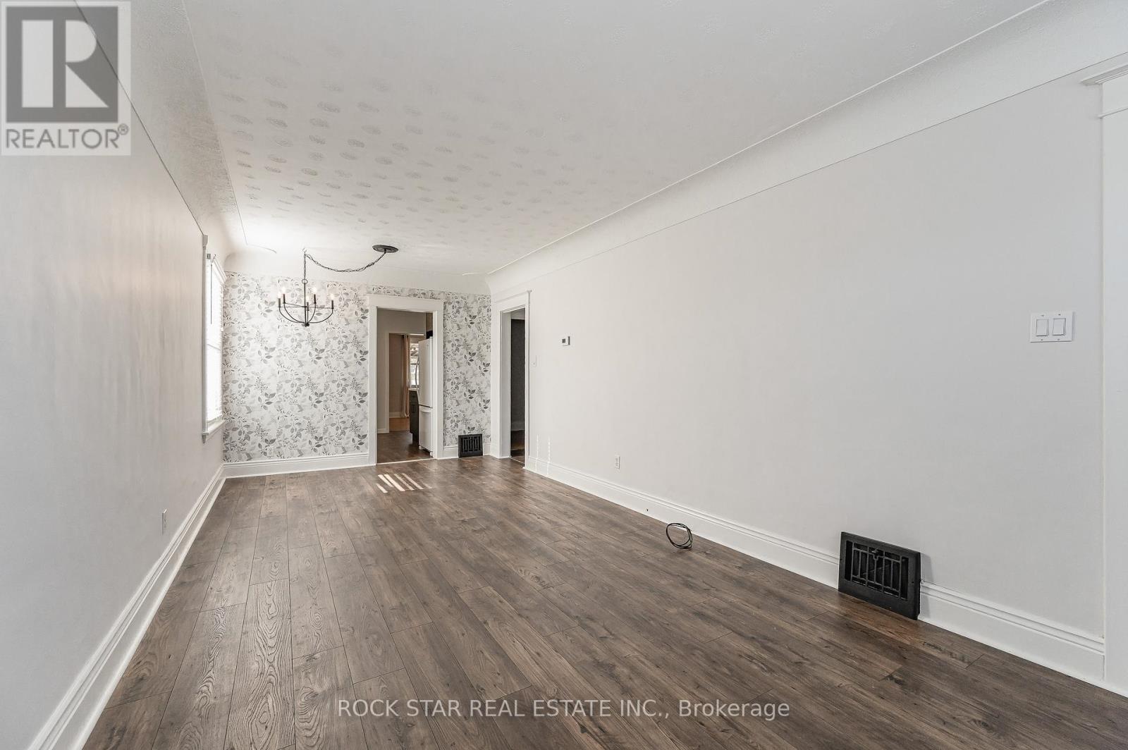 257 Tragina Avenue N Property Photo 5