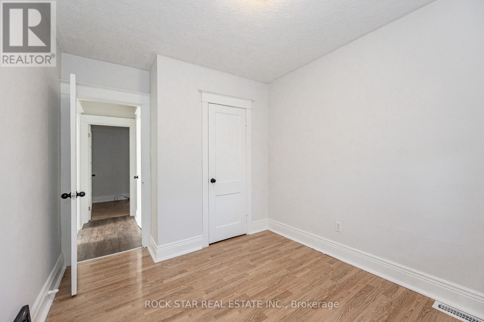 257 Tragina Avenue N Property Photo 11