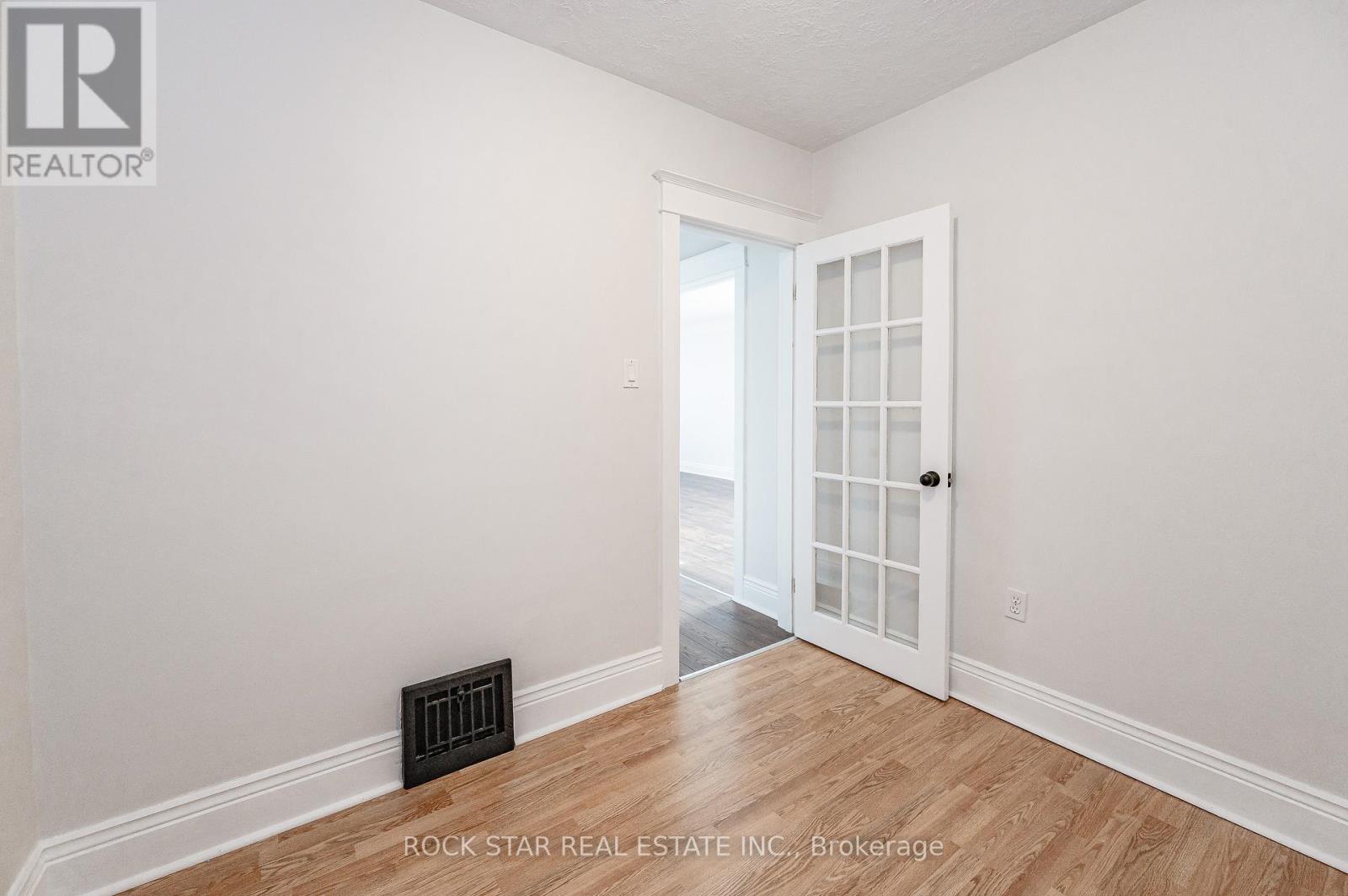 257 Tragina Avenue N Property Photo 15