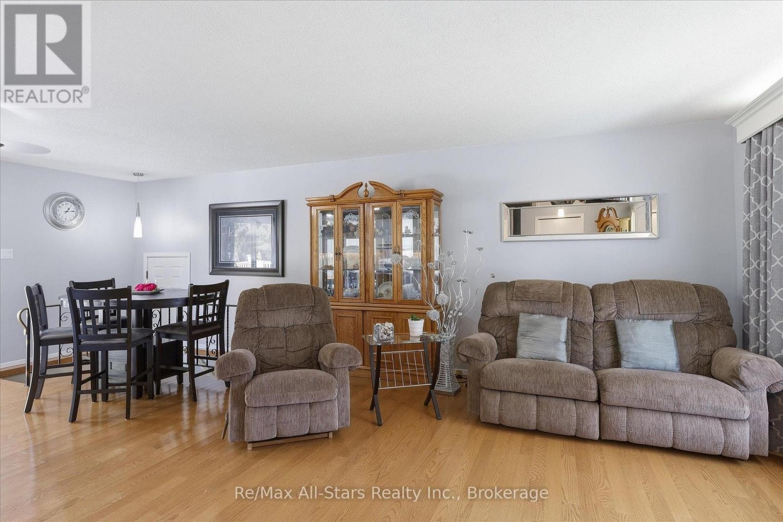 10 Emily Street N Property Photo 7