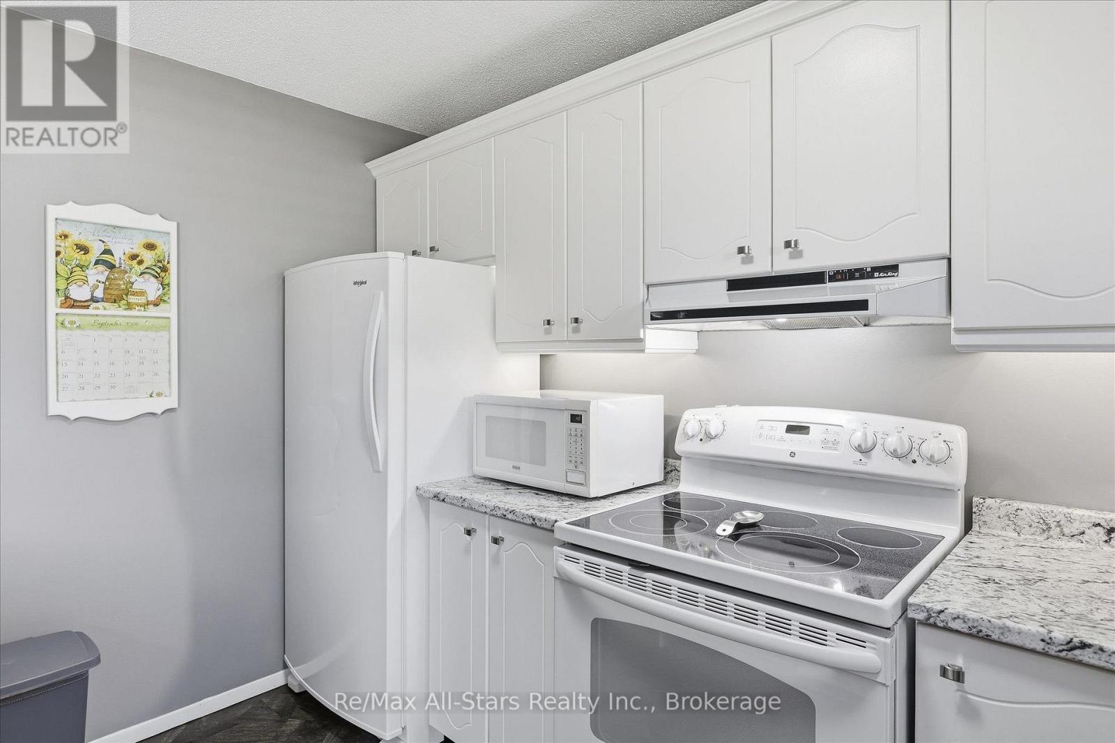 10 Emily Street N Property Photo 10