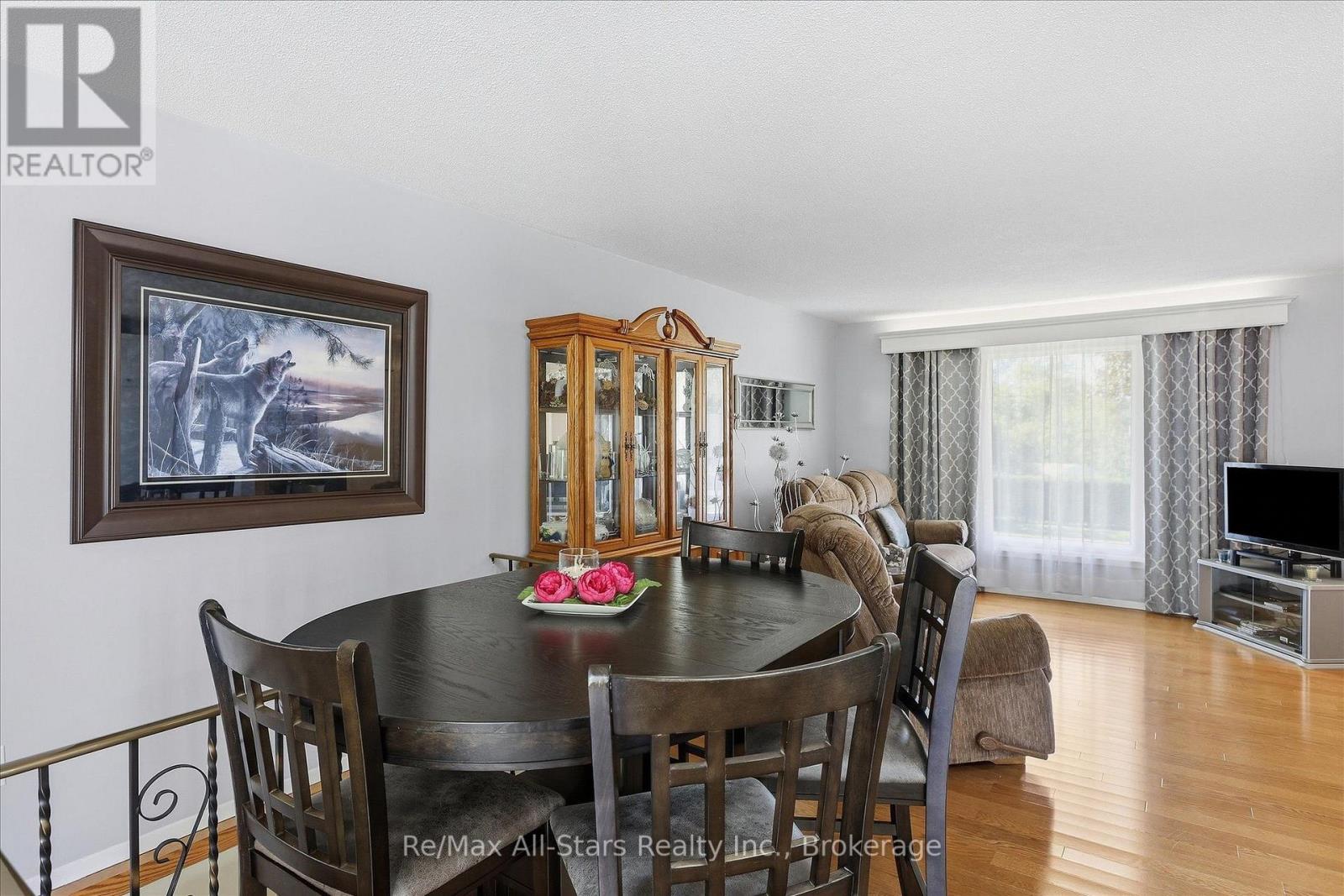 10 Emily Street N Property Photo 14