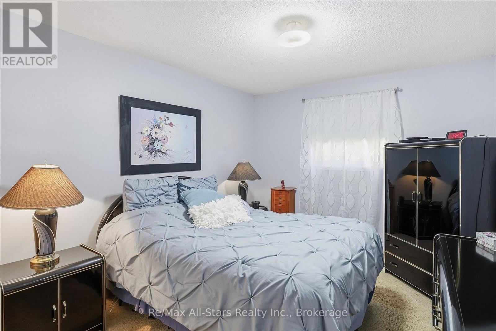 10 Emily Street N Property Photo 15