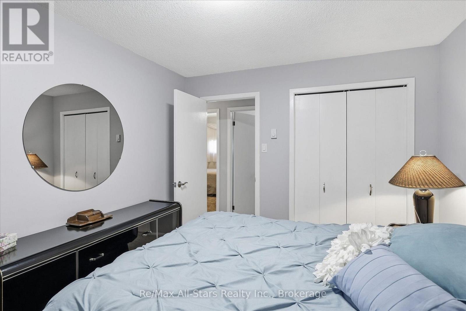10 Emily Street N Property Photo 17
