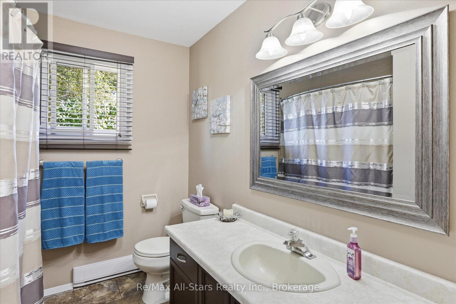 10 Emily Street N Property Photo 19