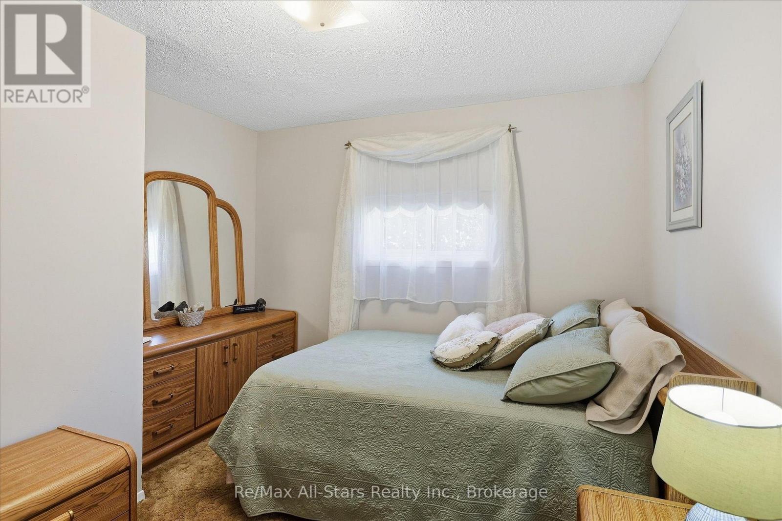 10 Emily Street N Property Photo 20