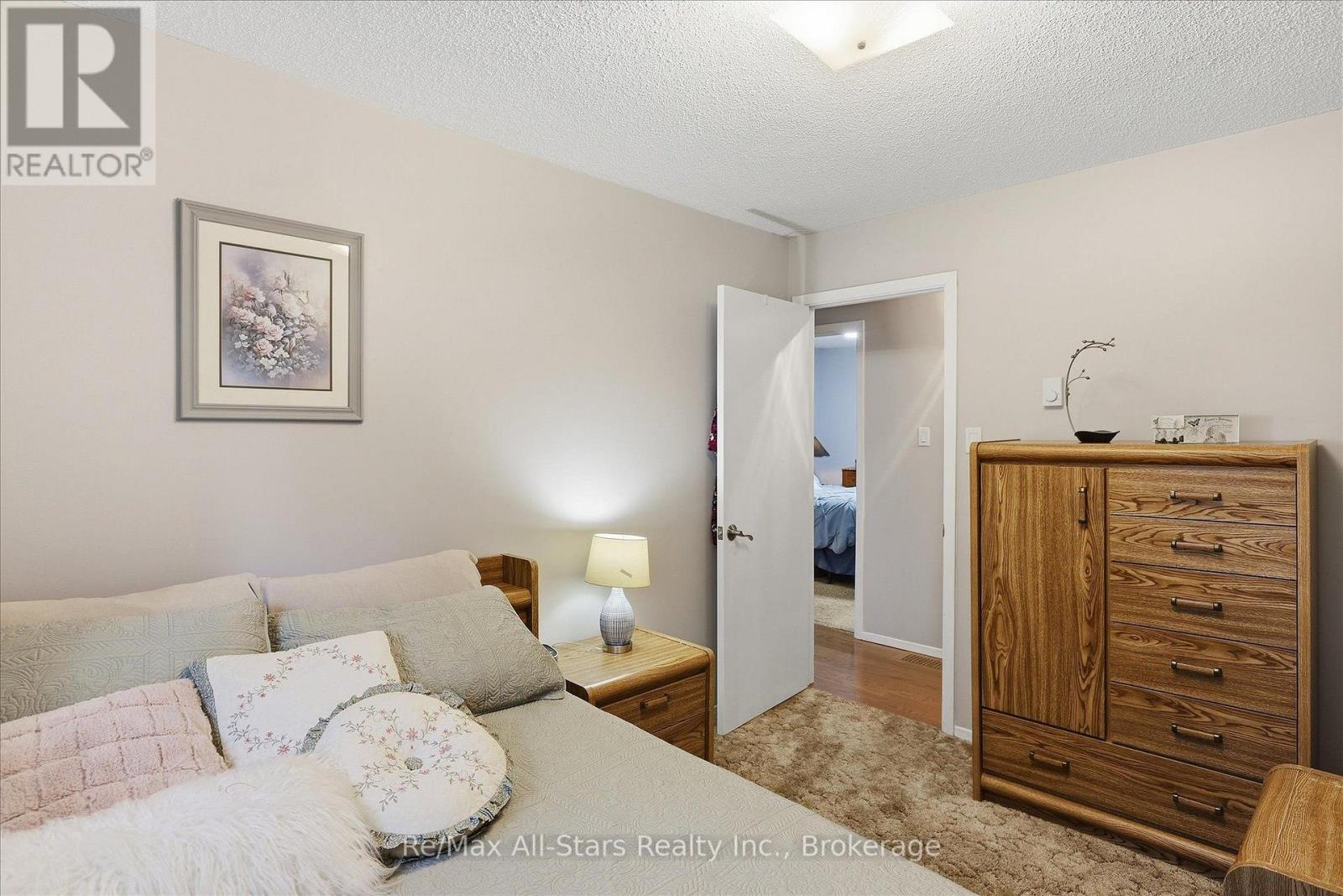 10 Emily Street N Property Photo 21