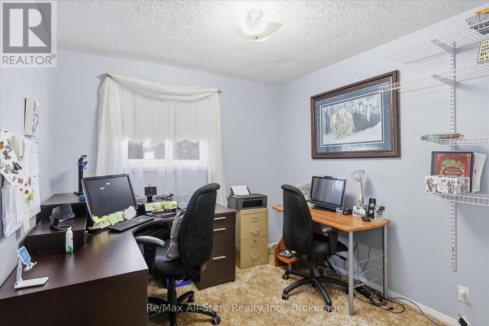 10 Emily Street N Property Photo 22