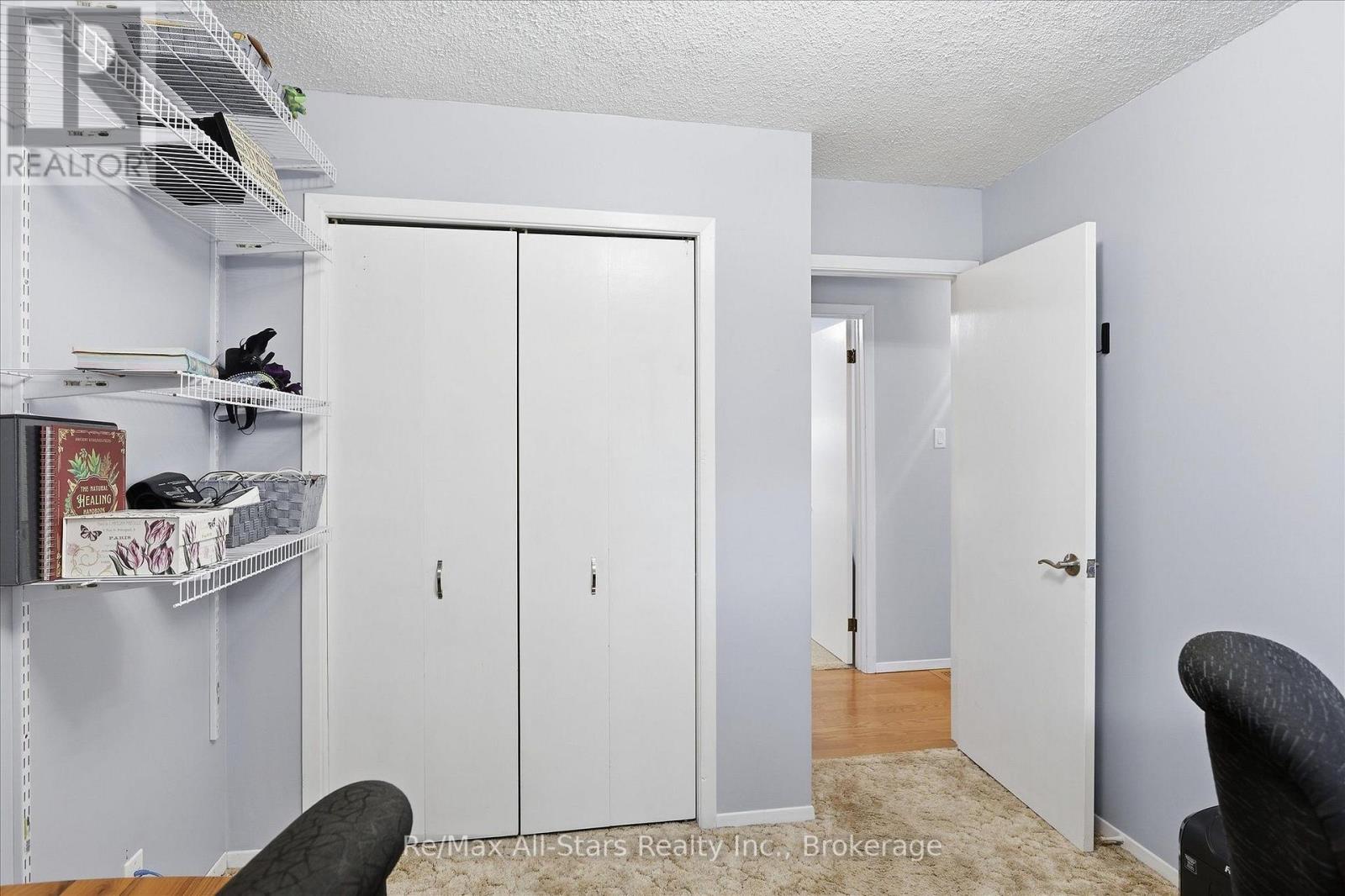 10 Emily Street N Property Photo 23