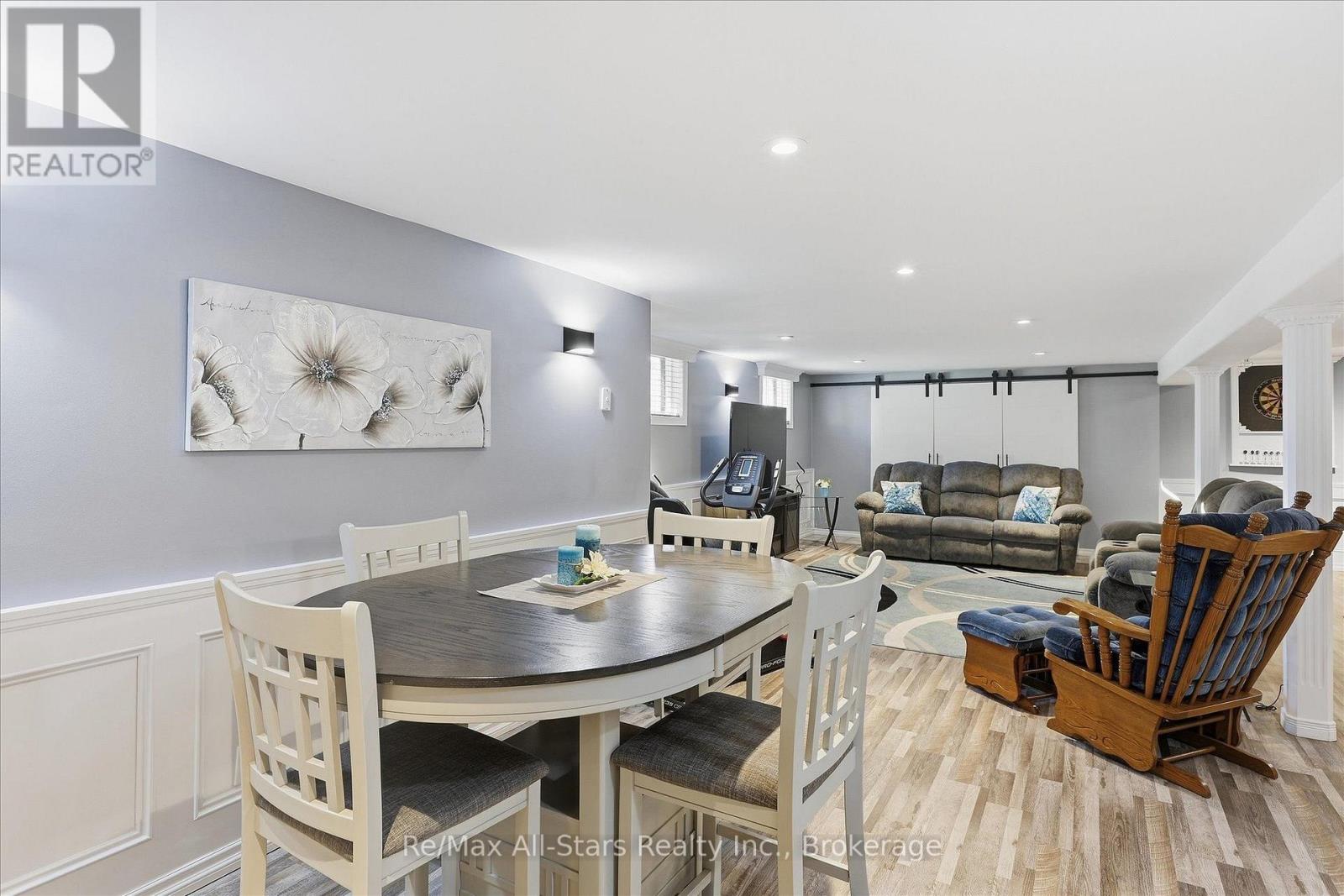 10 Emily Street N Property Photo 24