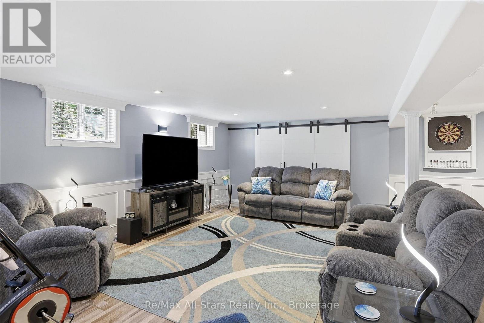 10 Emily Street N Property Photo 26