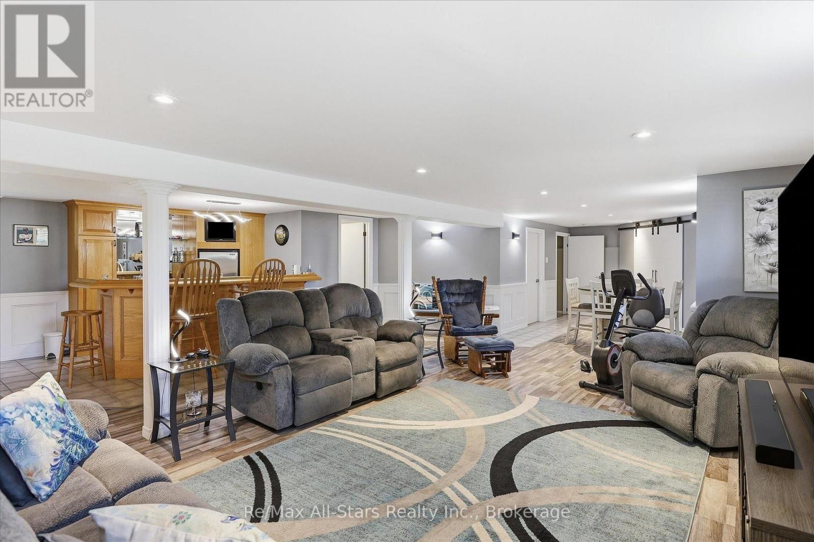 10 Emily Street N Property Photo 28