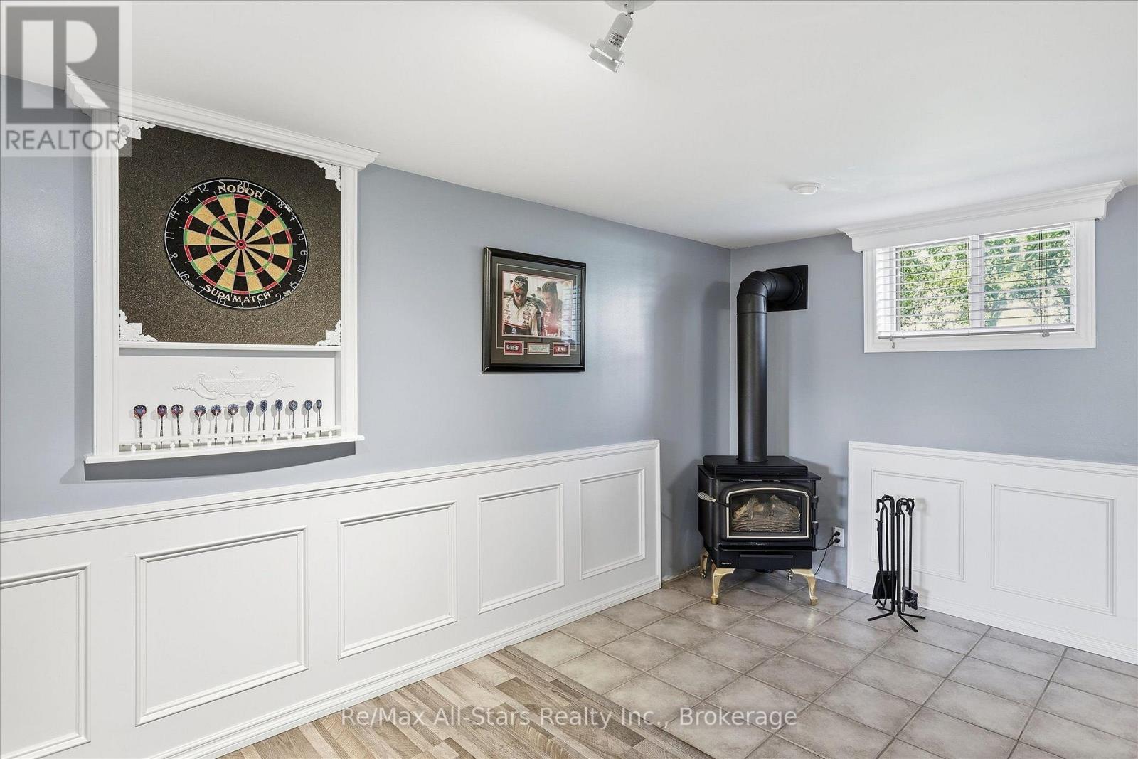 10 Emily Street N Property Photo 30