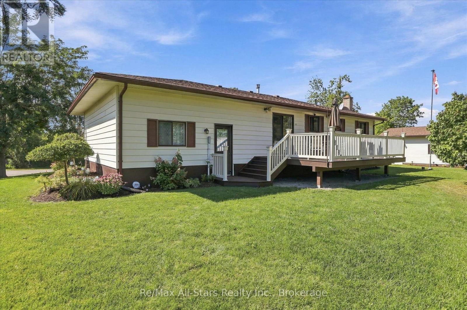 10 Emily Street N Property Photo 34