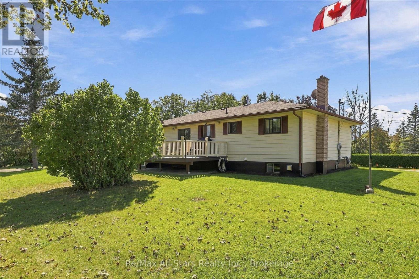 10 Emily Street N Property Photo 37