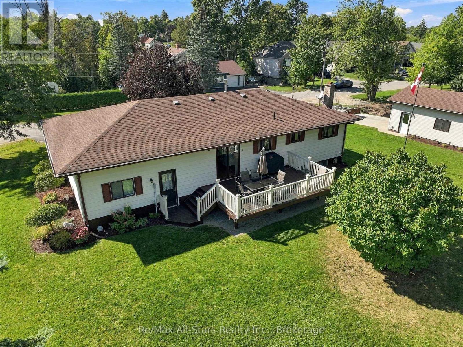 10 Emily Street N Property Photo 40