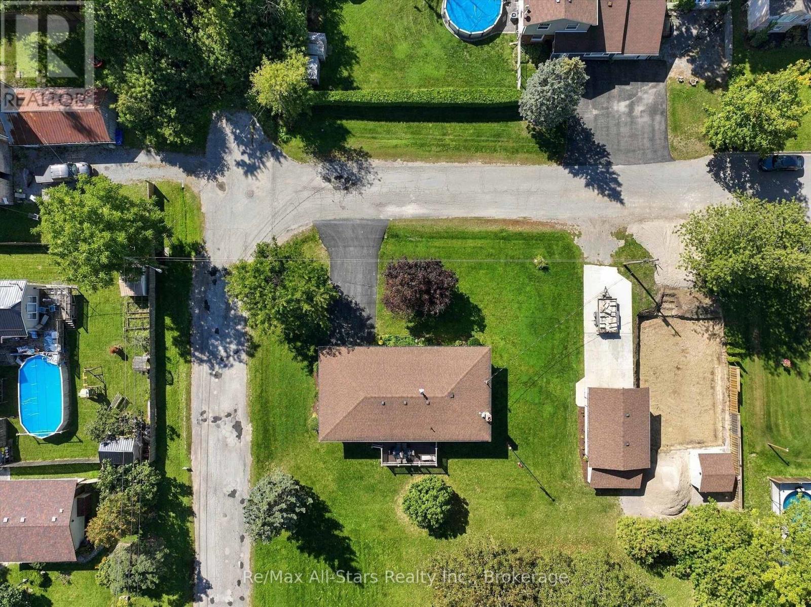 10 Emily Street N Property Photo 41