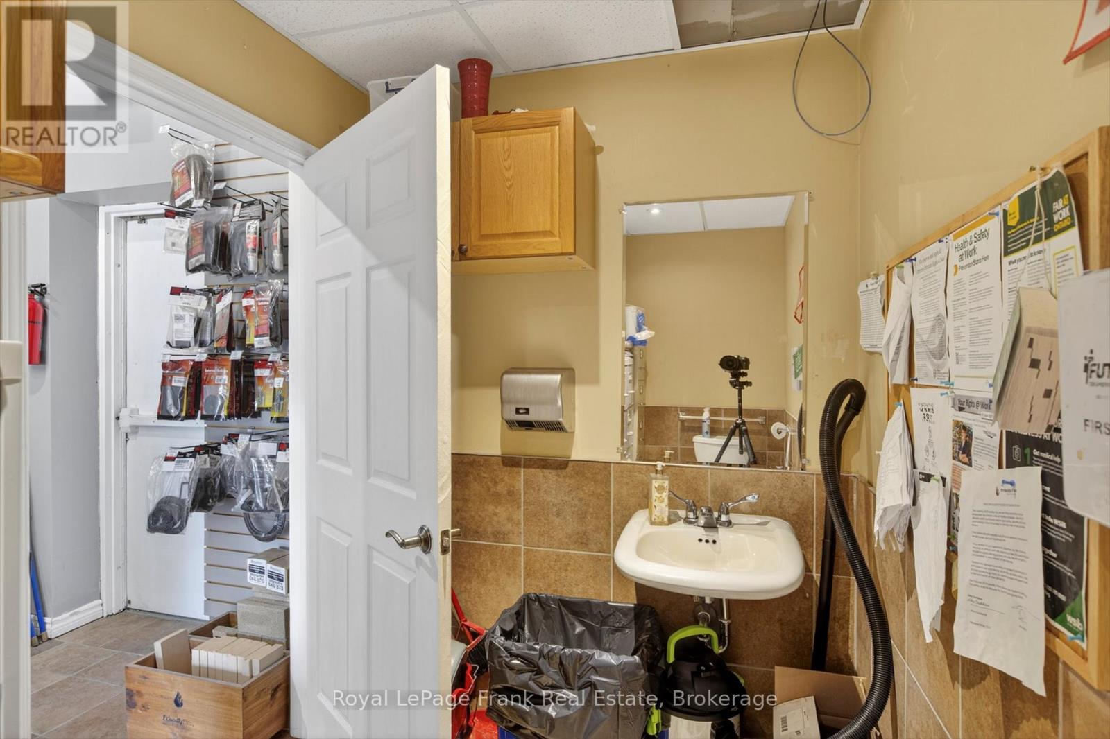 70 King Street E Property Photo 11