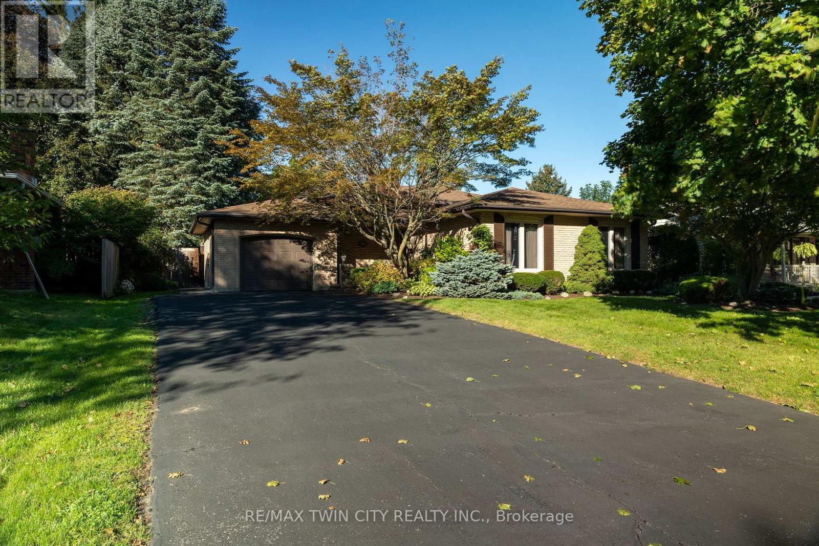 78 BERKLEY CRESCENT Property Photo 1