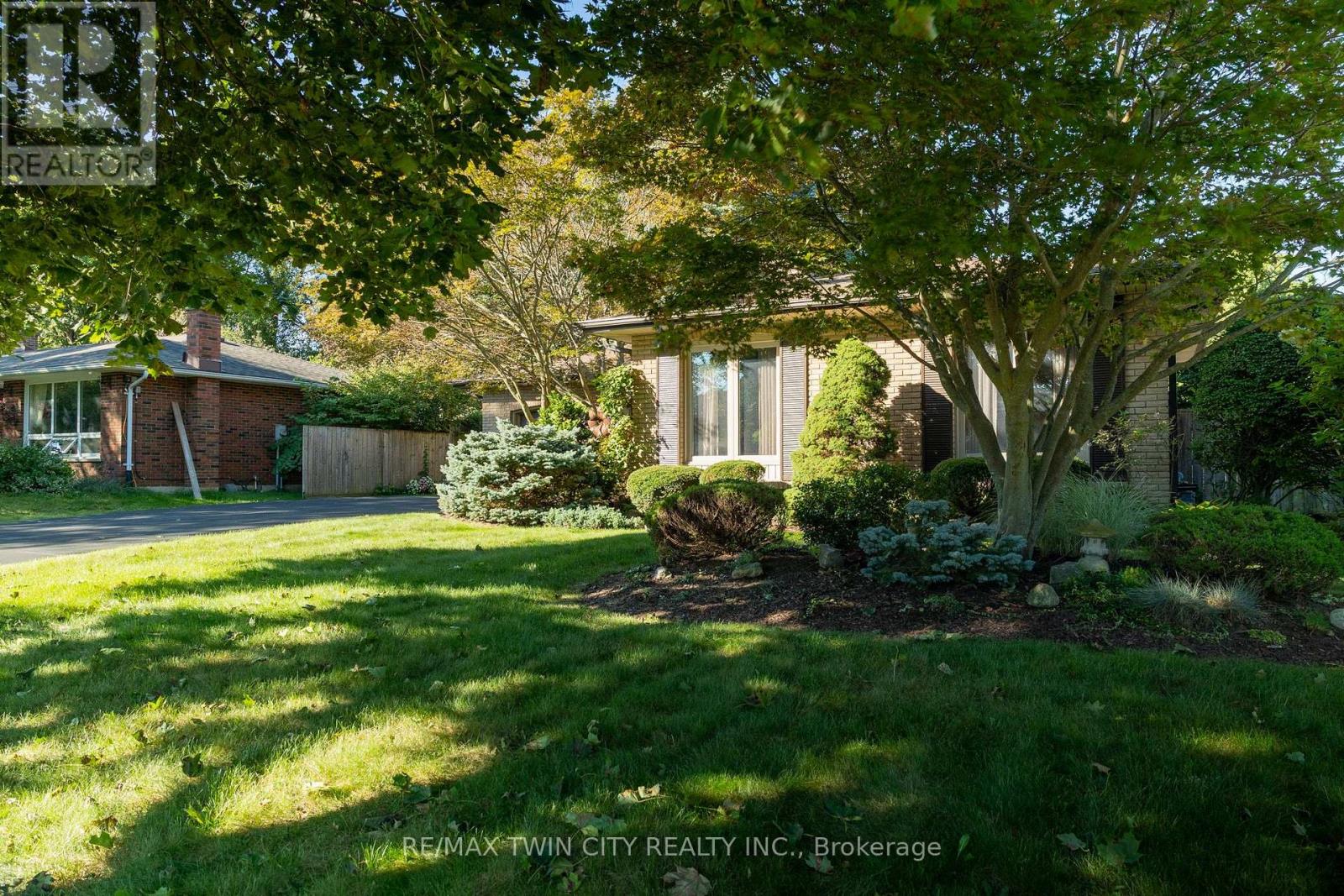 78 Berkley Crescent Property Photo 2