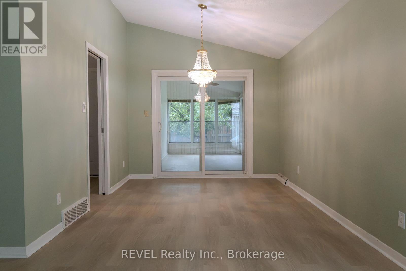 7285 Rolling Acres Crescent Property Photo 5