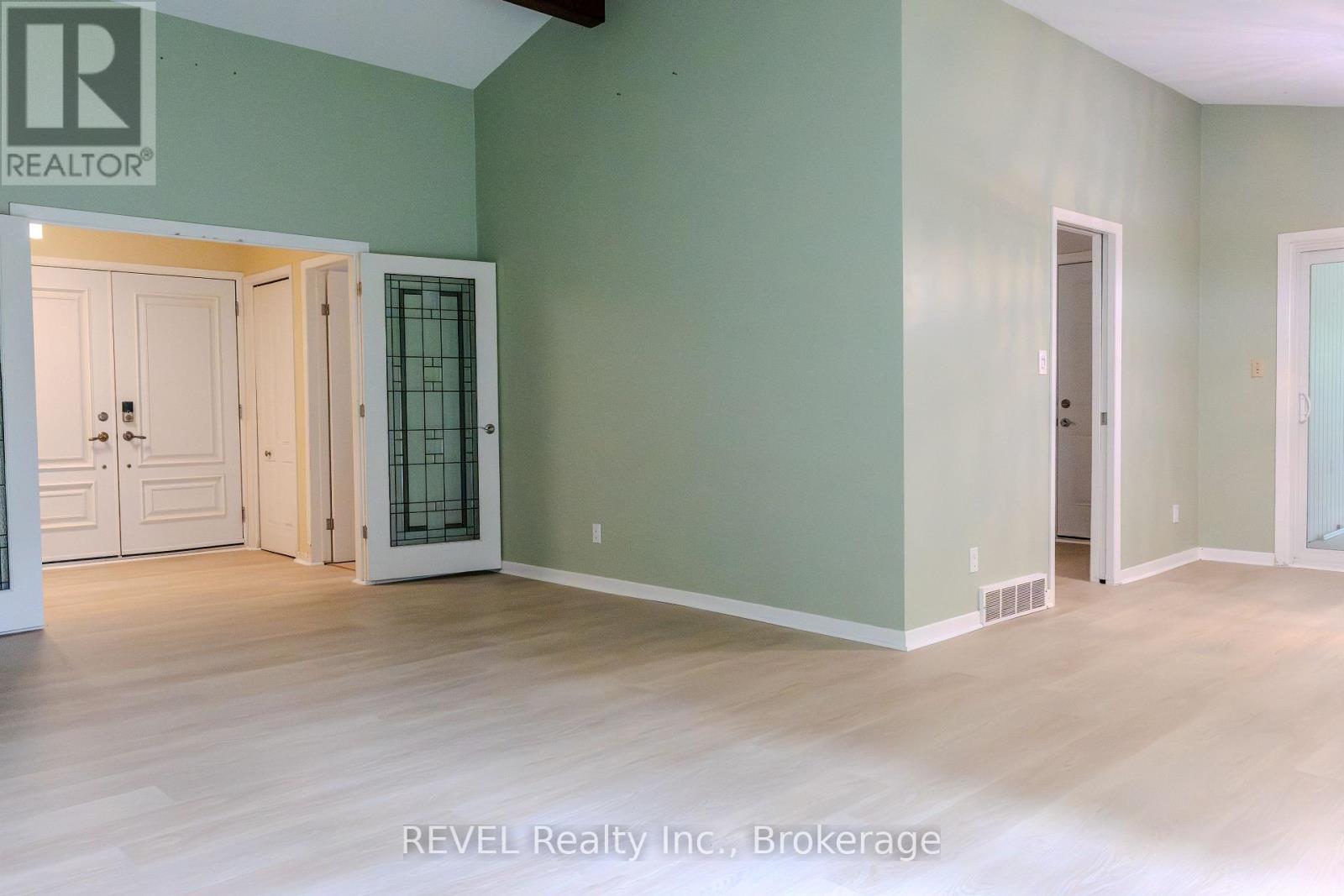 7285 Rolling Acres Crescent Property Photo 7