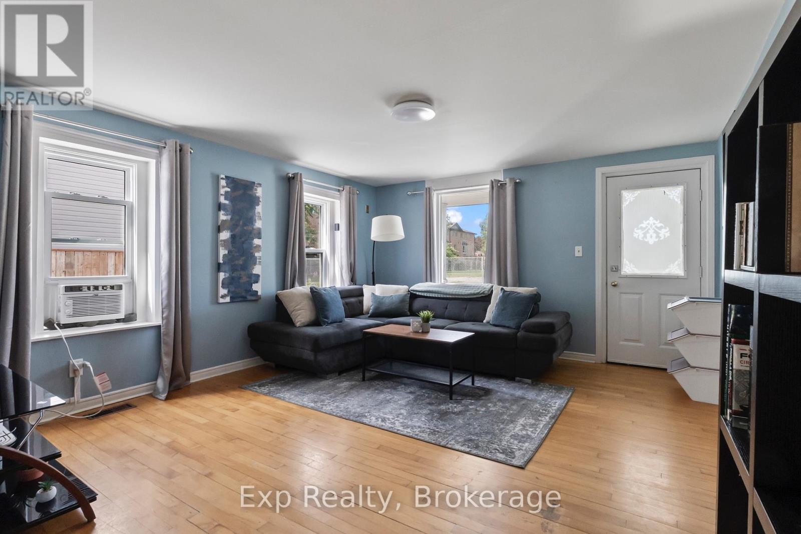 79 College Street E Property Photo 7