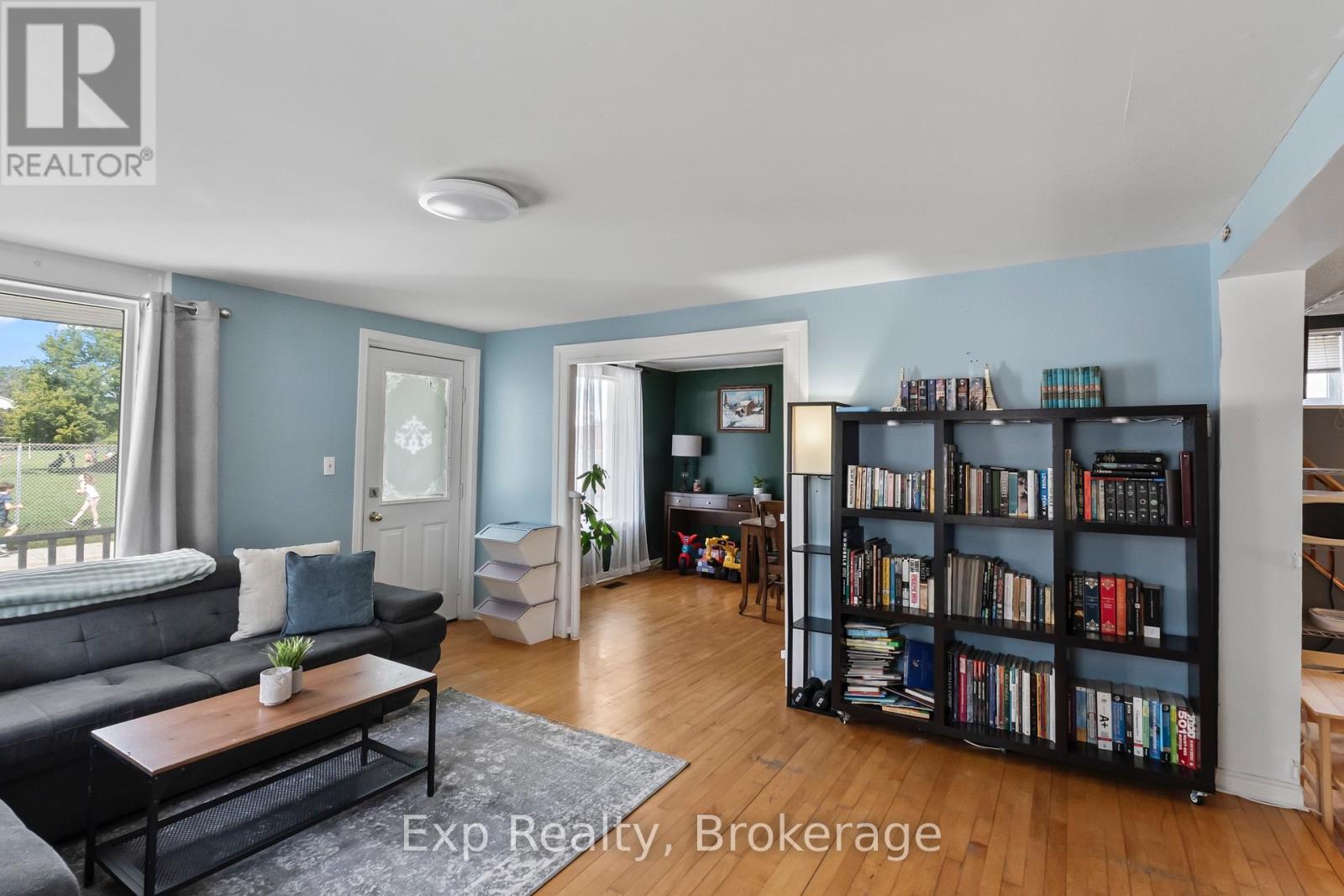 79 College Street E Property Photo 8