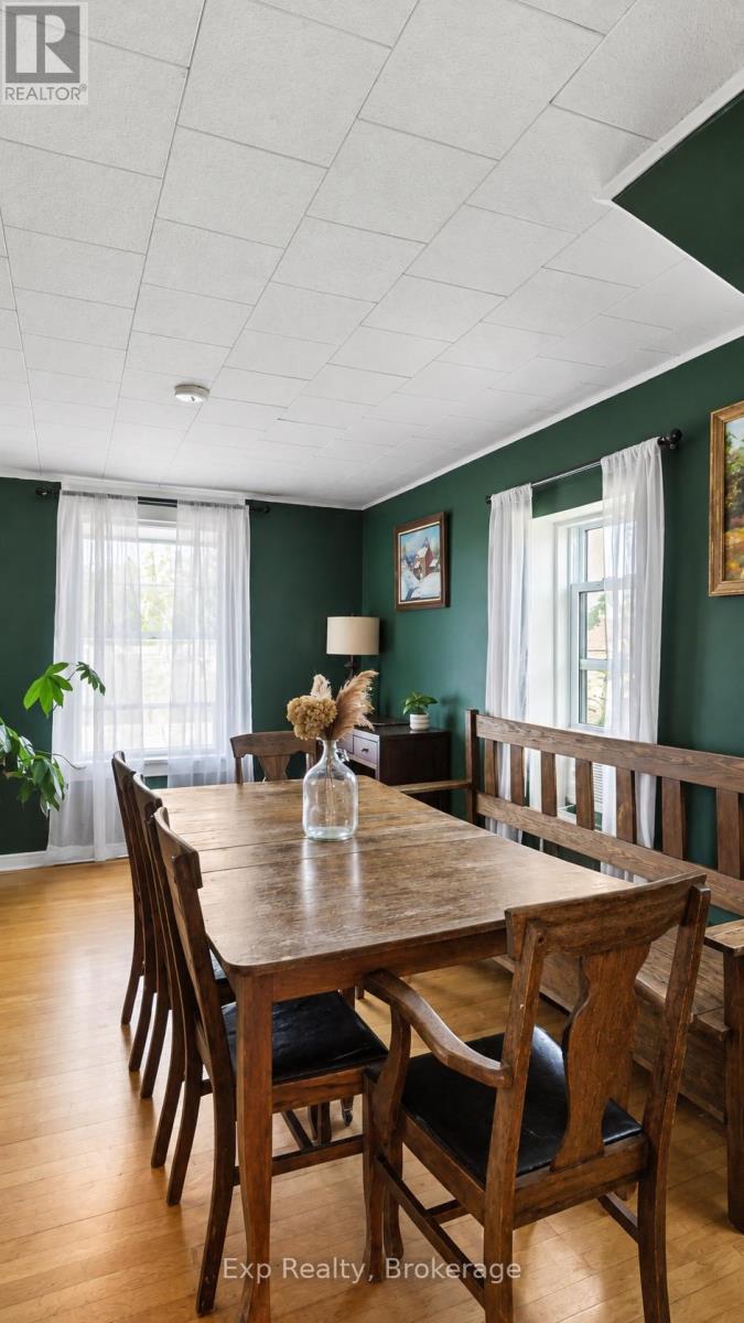 79 College Street E Property Photo 10