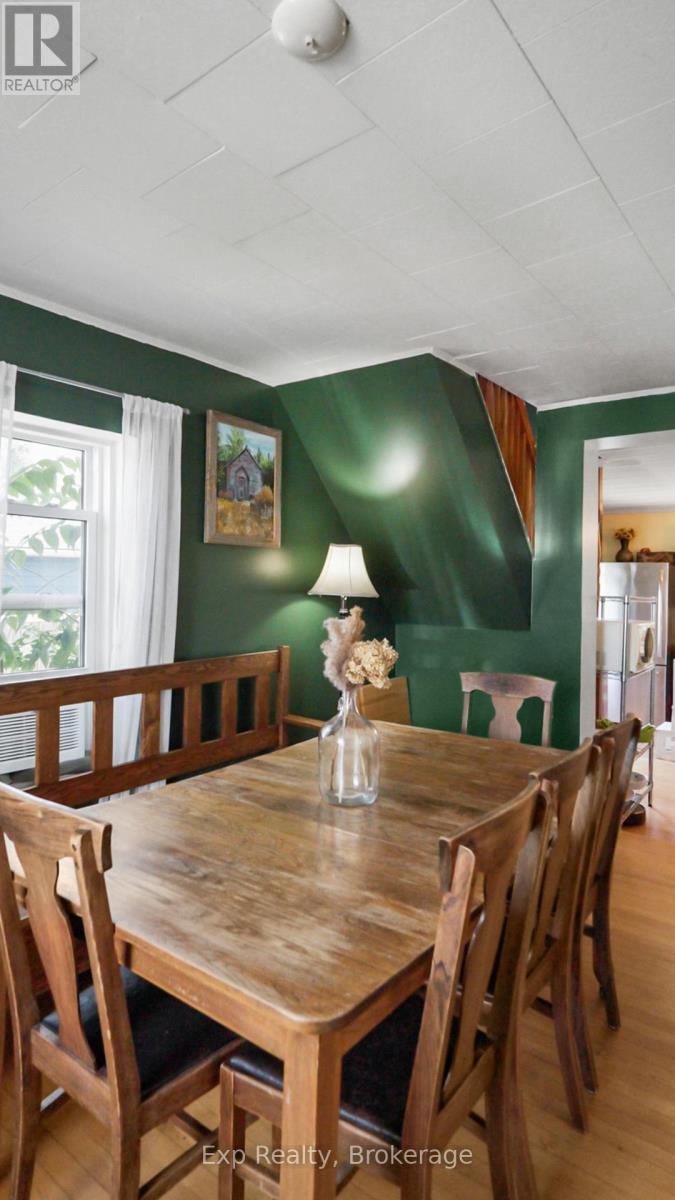 79 College Street E Property Photo 11