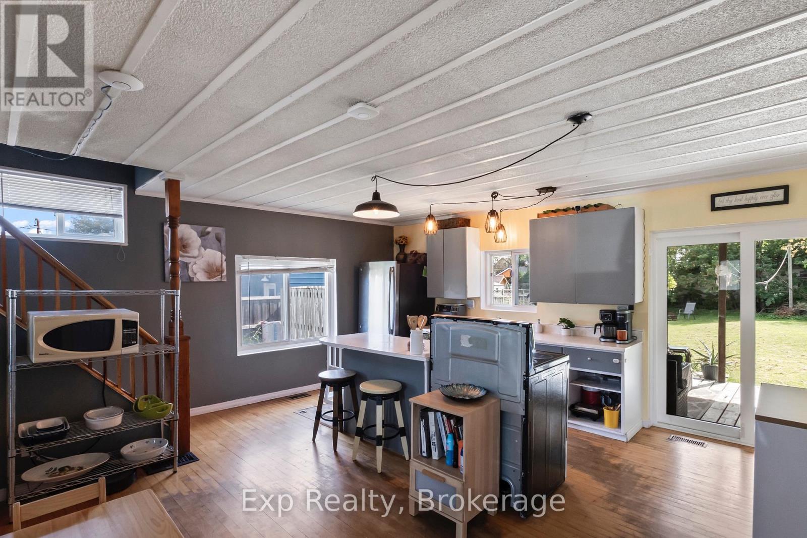 79 College Street E Property Photo 12