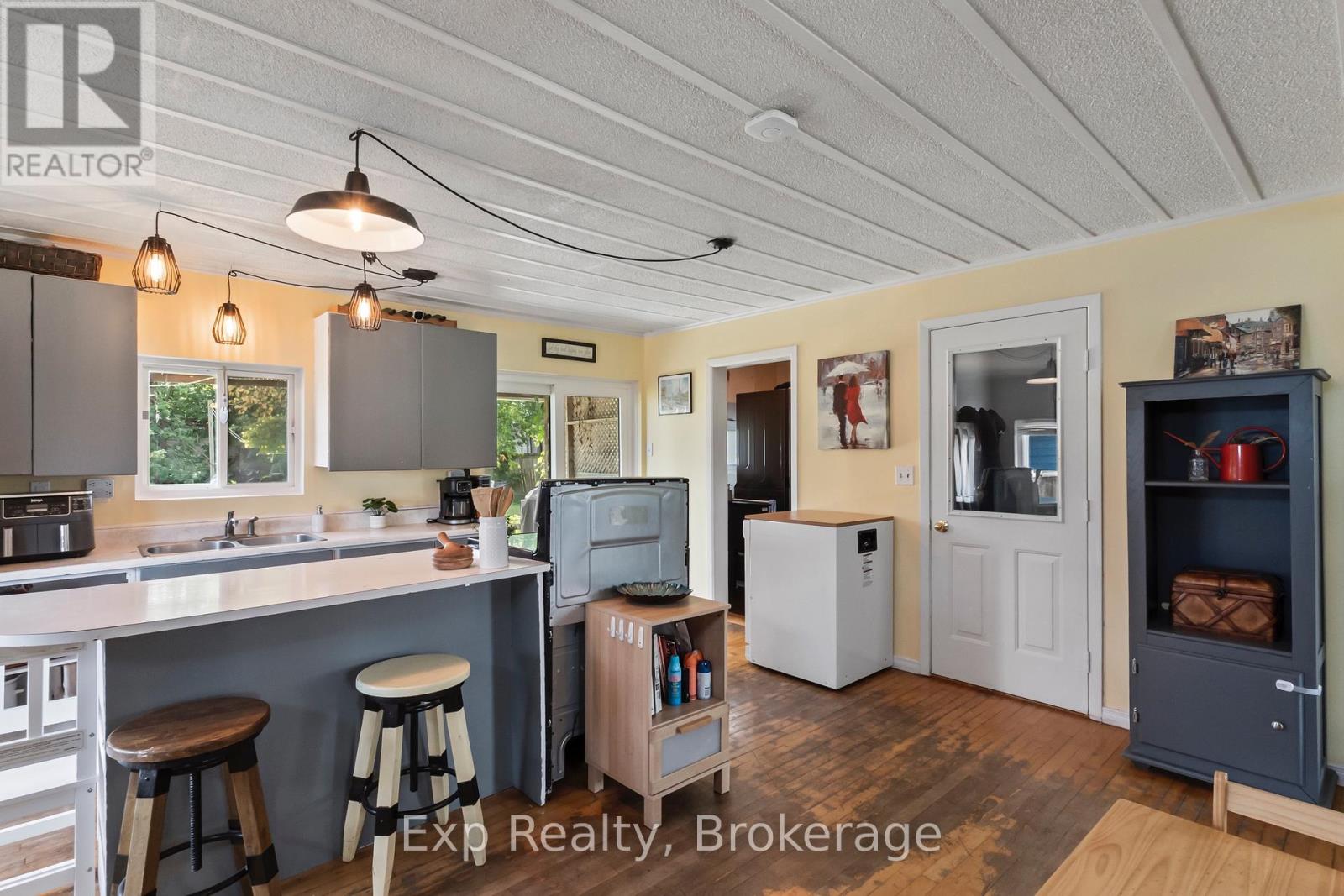 79 College Street E Property Photo 13