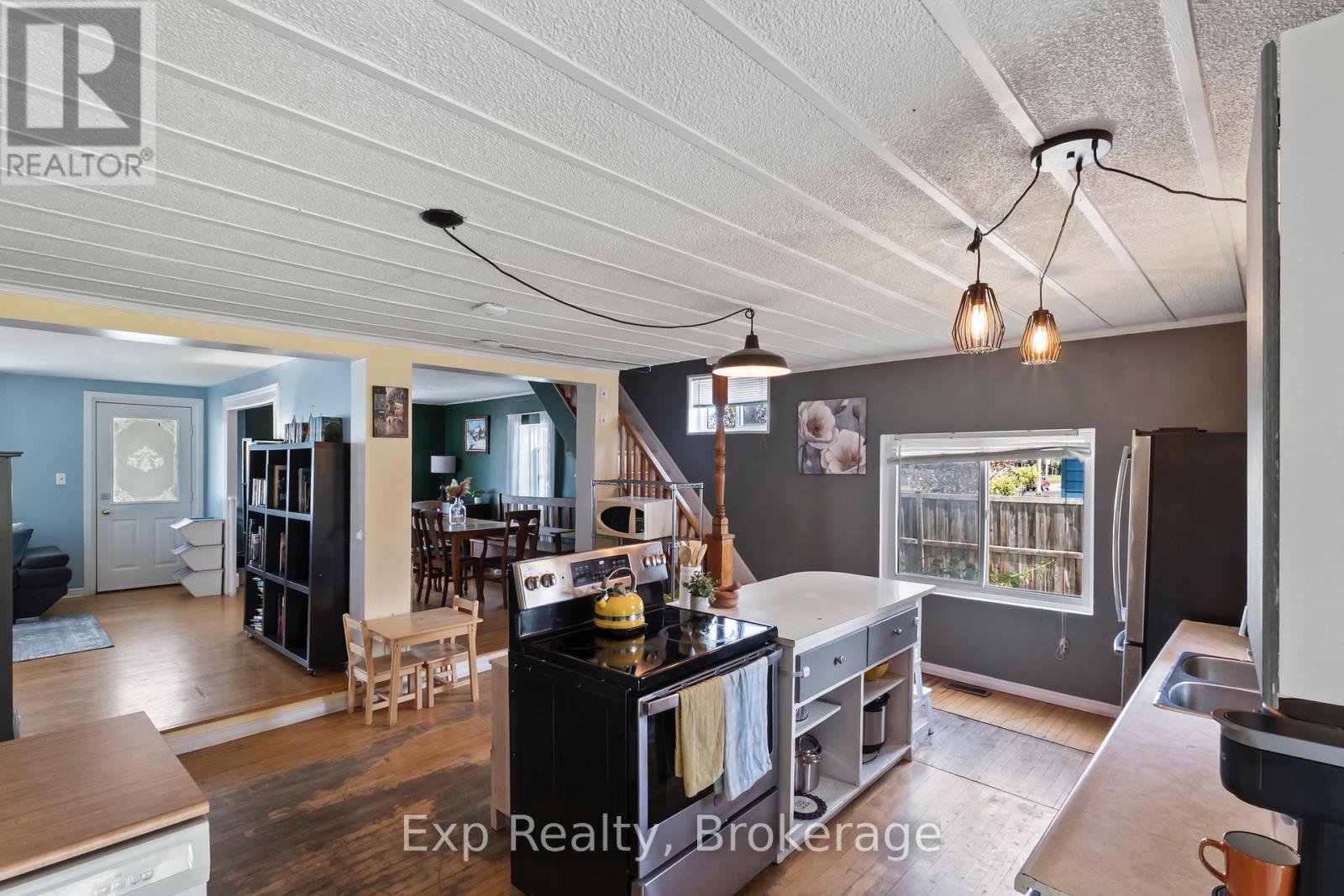 79 College Street E Property Photo 17