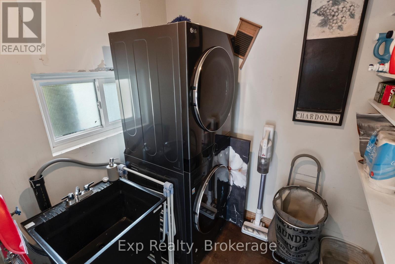 79 College Street E Property Photo 18
