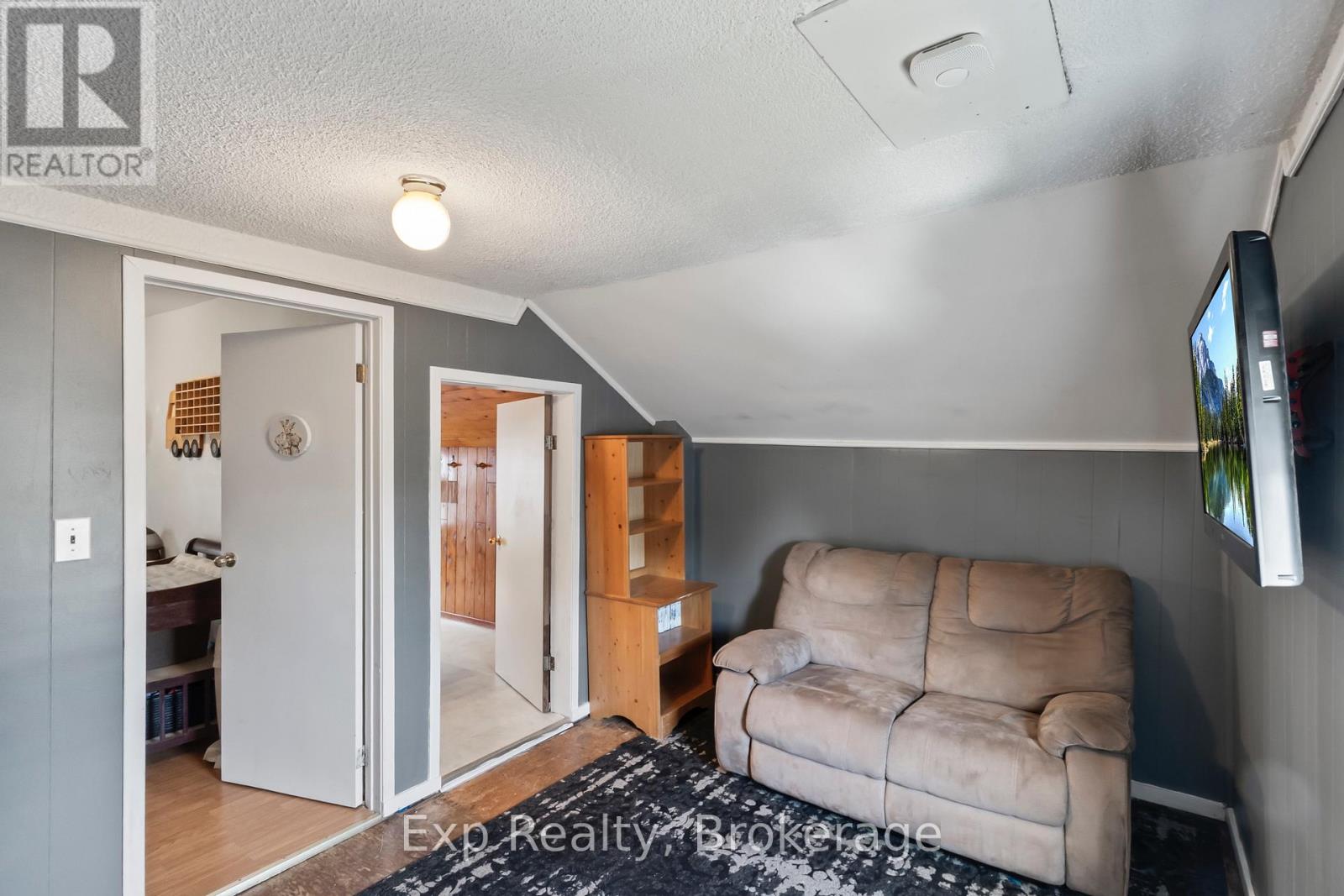 79 College Street E Property Photo 21