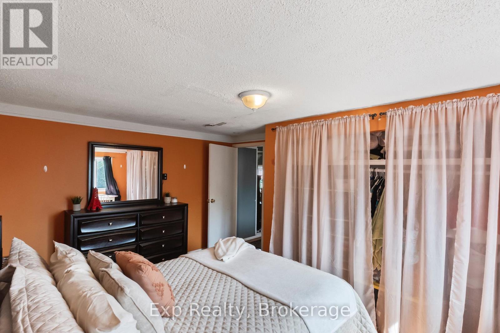 79 College Street E Property Photo 26