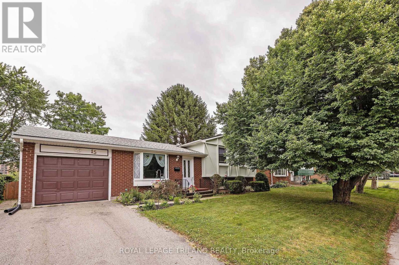 15 Confederation Drive Property Photo 2
