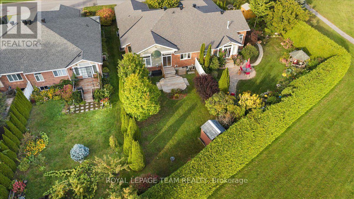 6 Amberlakes Drive Property Photo 5