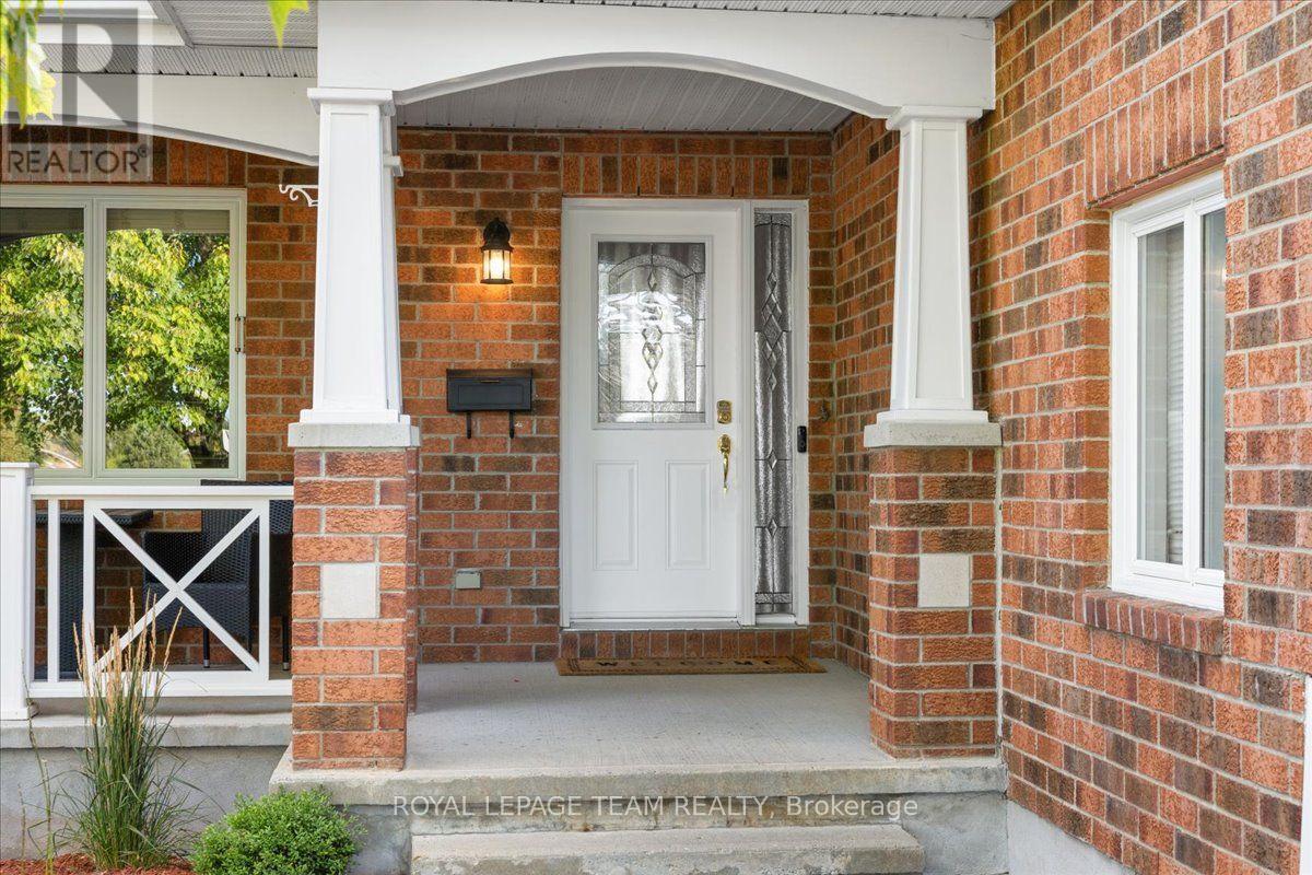 6 Amberlakes Drive Property Photo 6