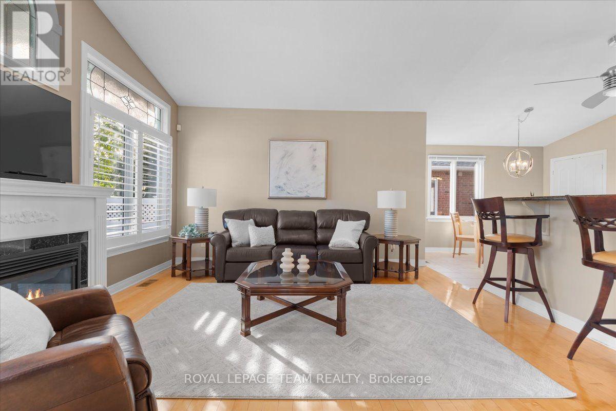 6 Amberlakes Drive Property Photo 11