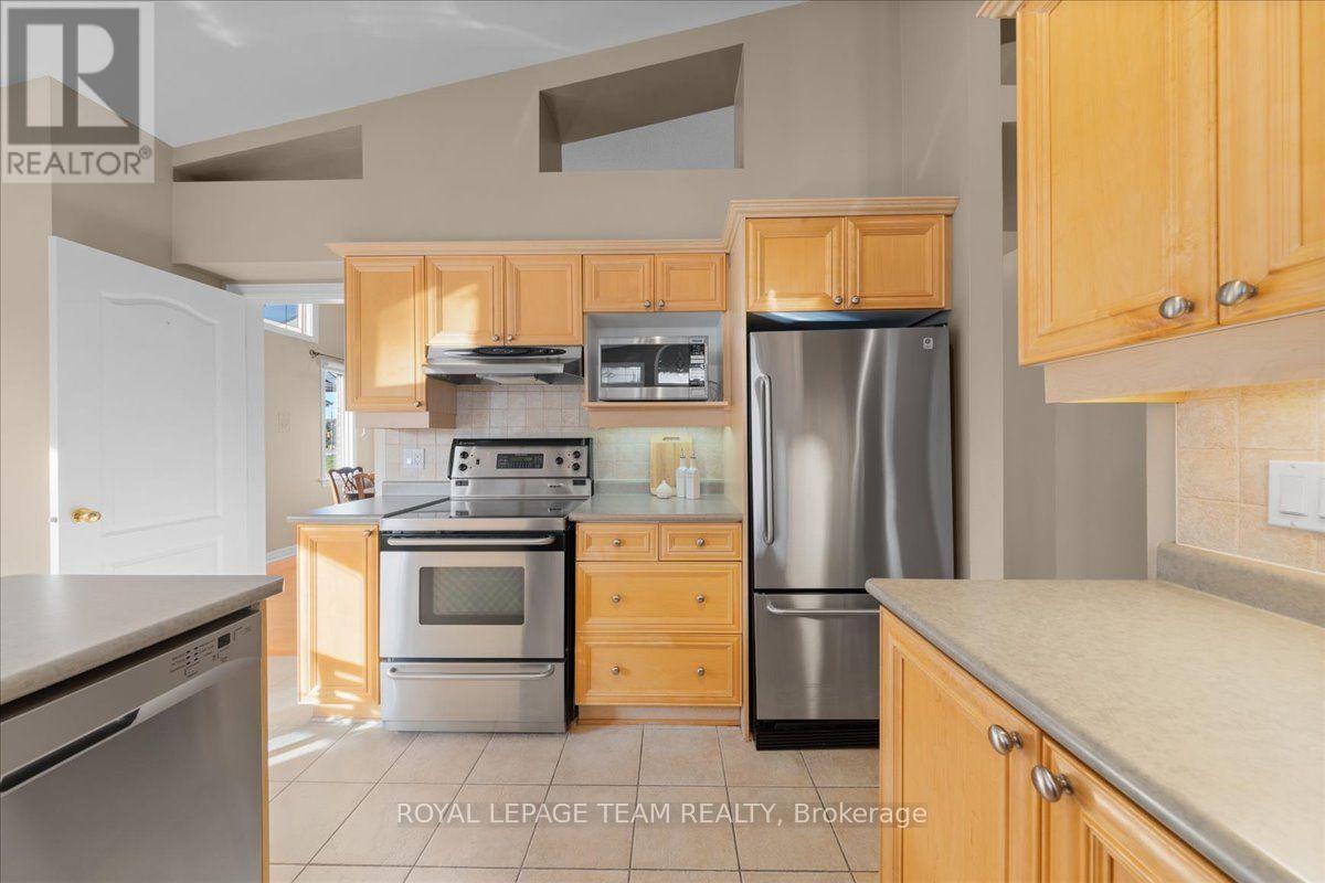 6 Amberlakes Drive Property Photo 18