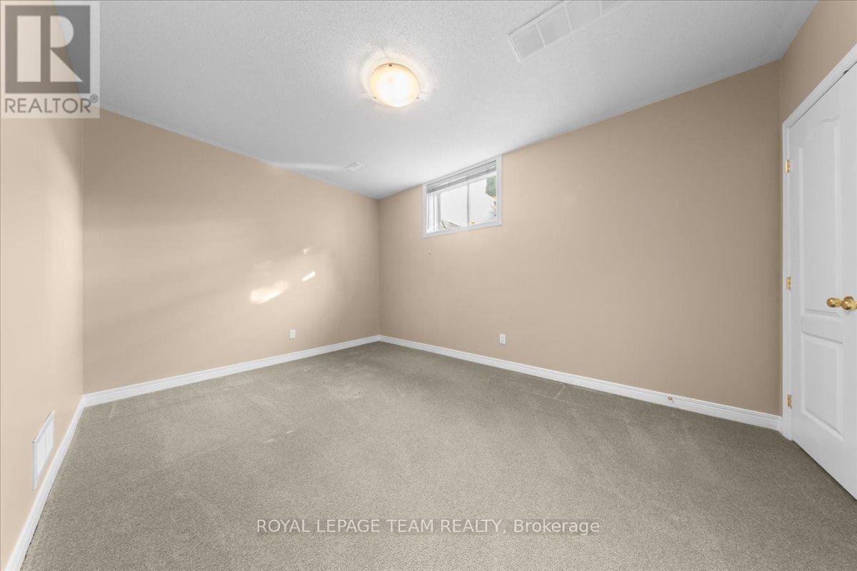 6 Amberlakes Drive Property Photo 20