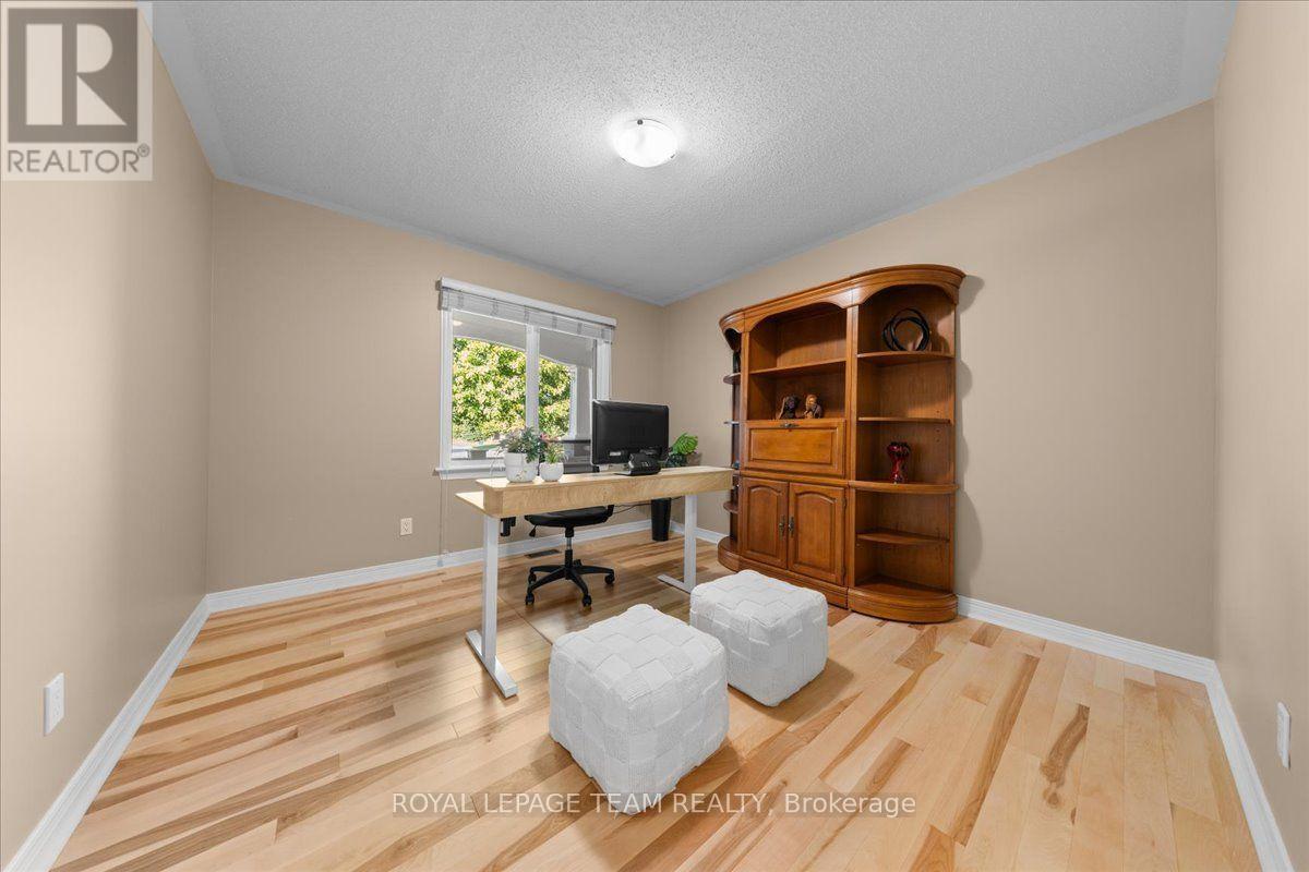 6 Amberlakes Drive Property Photo 23