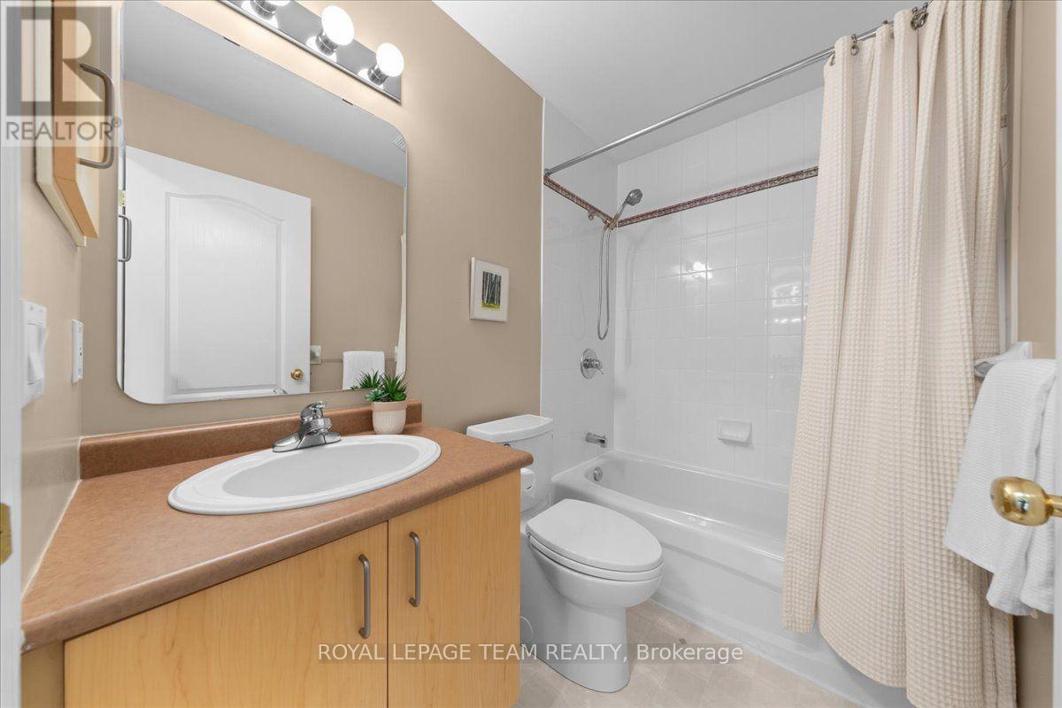 6 Amberlakes Drive Property Photo 24