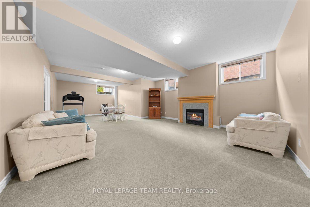 6 Amberlakes Drive Property Photo 29