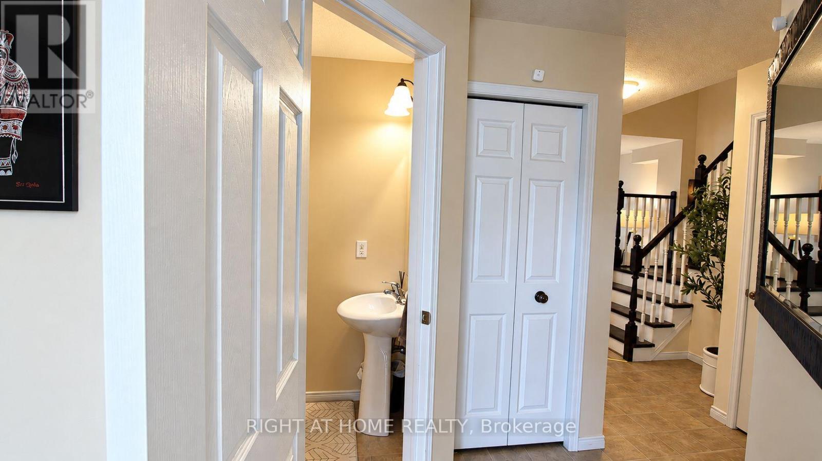 35 Chantilly Street Property Photo 3