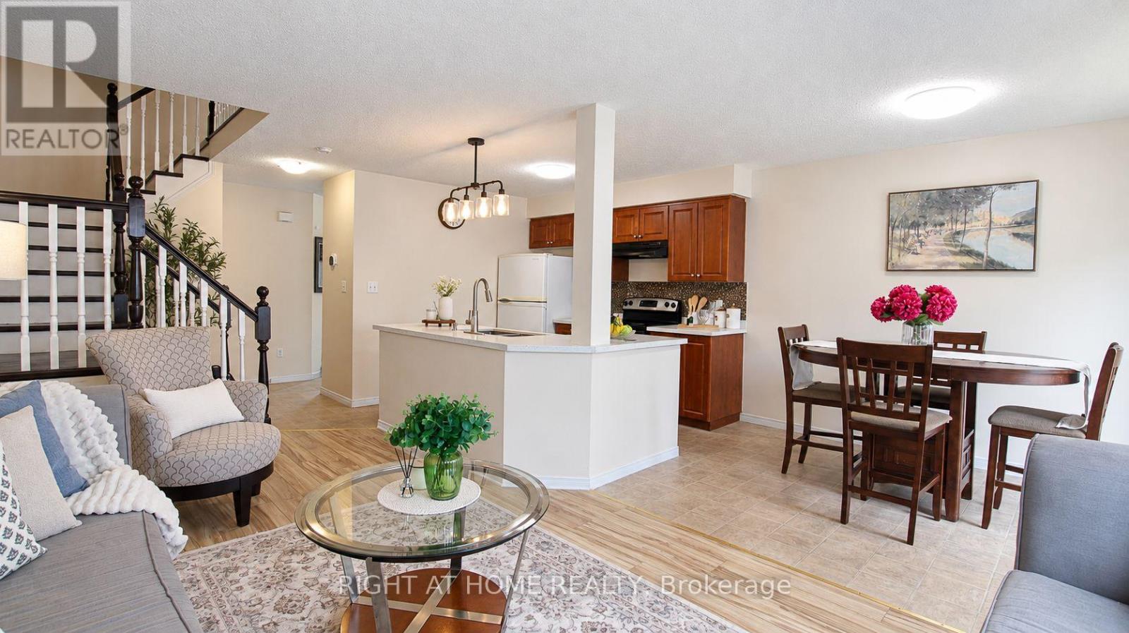 35 Chantilly Street Property Photo 6