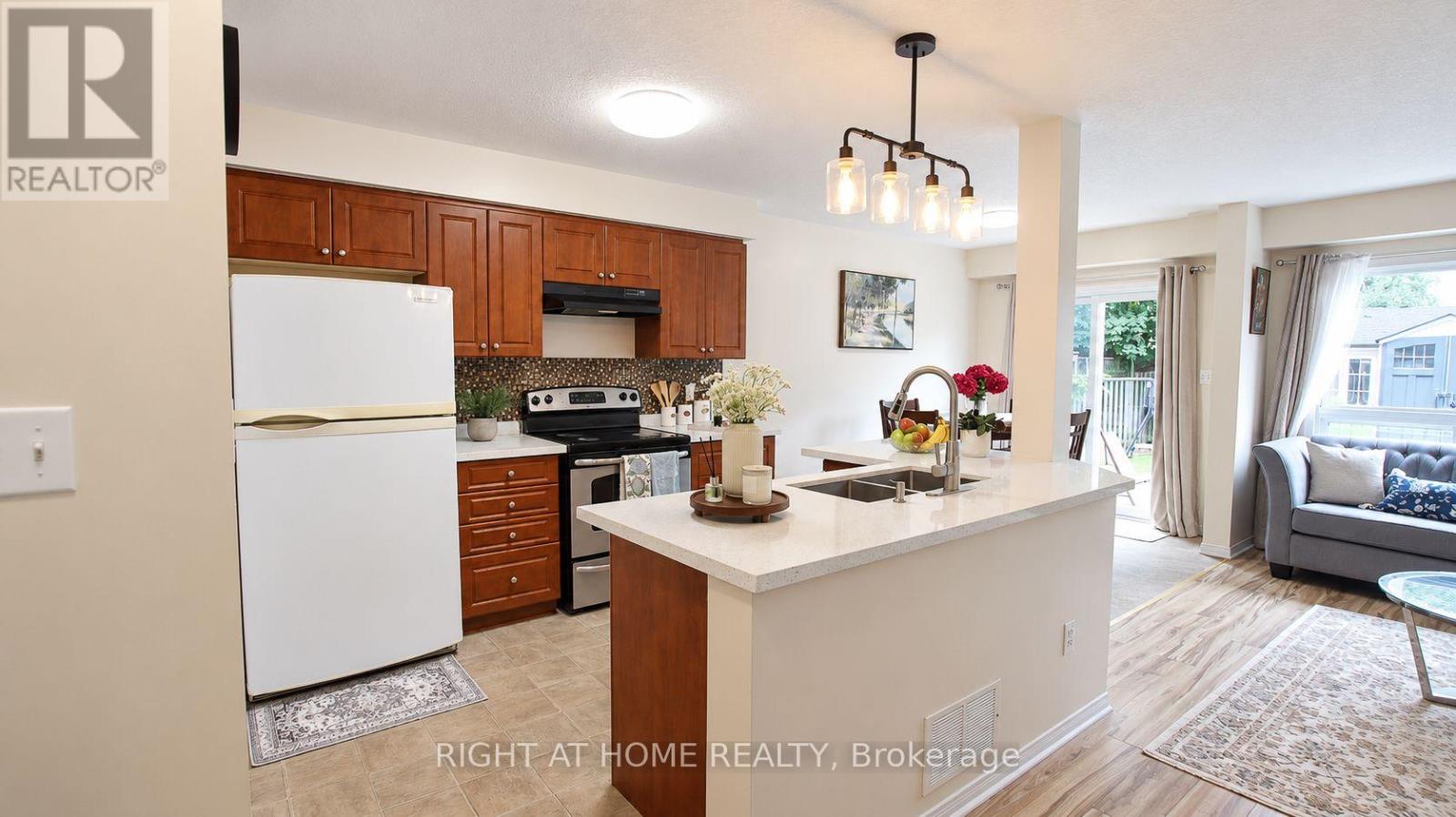 35 Chantilly Street Property Photo 7